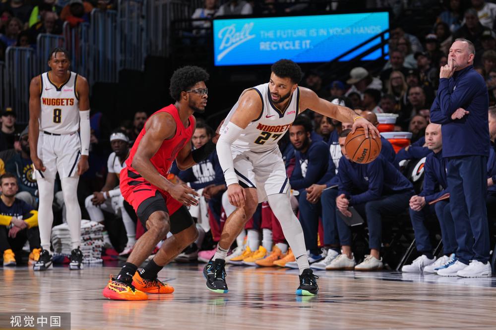 他会在场上 他会在场上