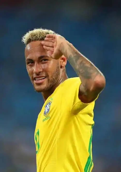 转会市场中 转会市场中